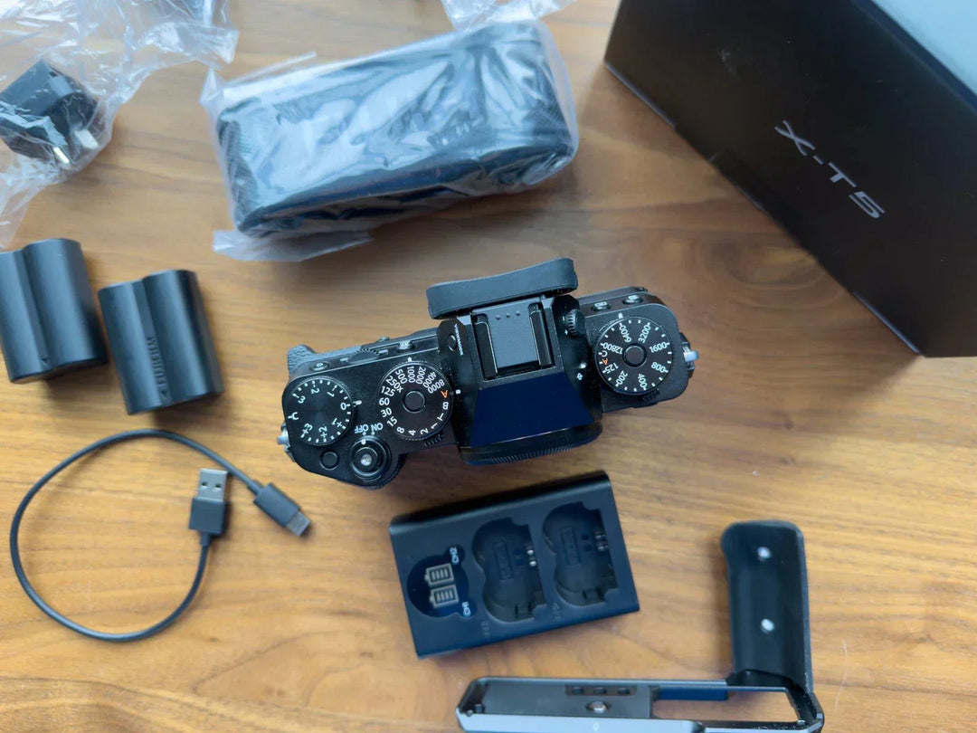 Fujifilm X-T5 XT5 40.2MP BLACK Body +XTRA accessories