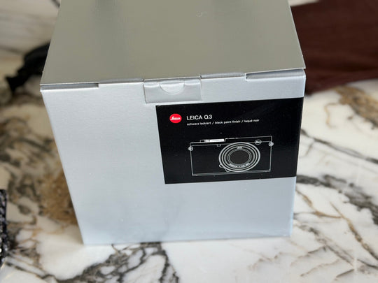 Leica Q3 28mm f/1.7 Digital Compact Camera - Black (super light use)