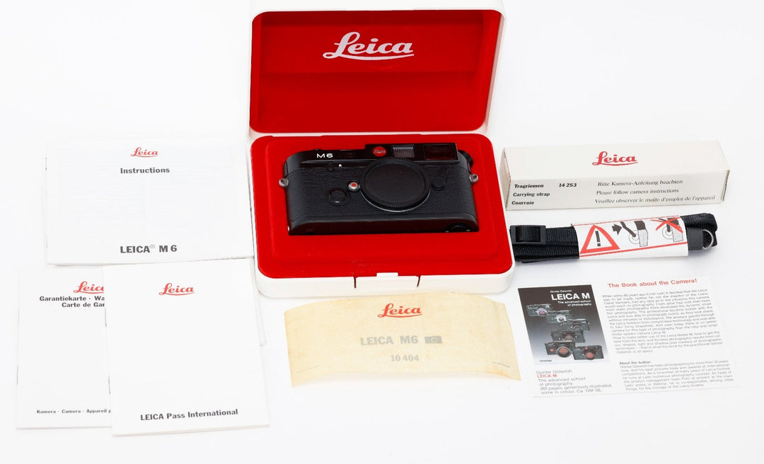 Leica M6 0.72 Black Chrome 35mm Film Rangefinder Camera Body With Box and Strap