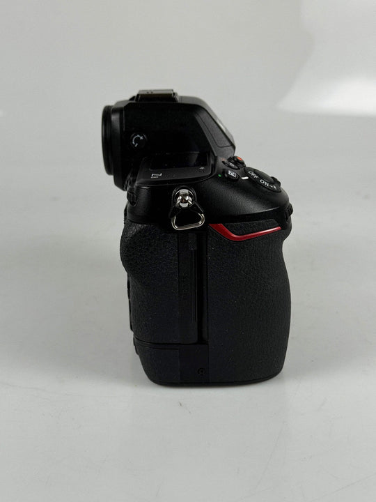 Nikon Z8 Mirrorless Digital Camera 45.7MP Z8 Body